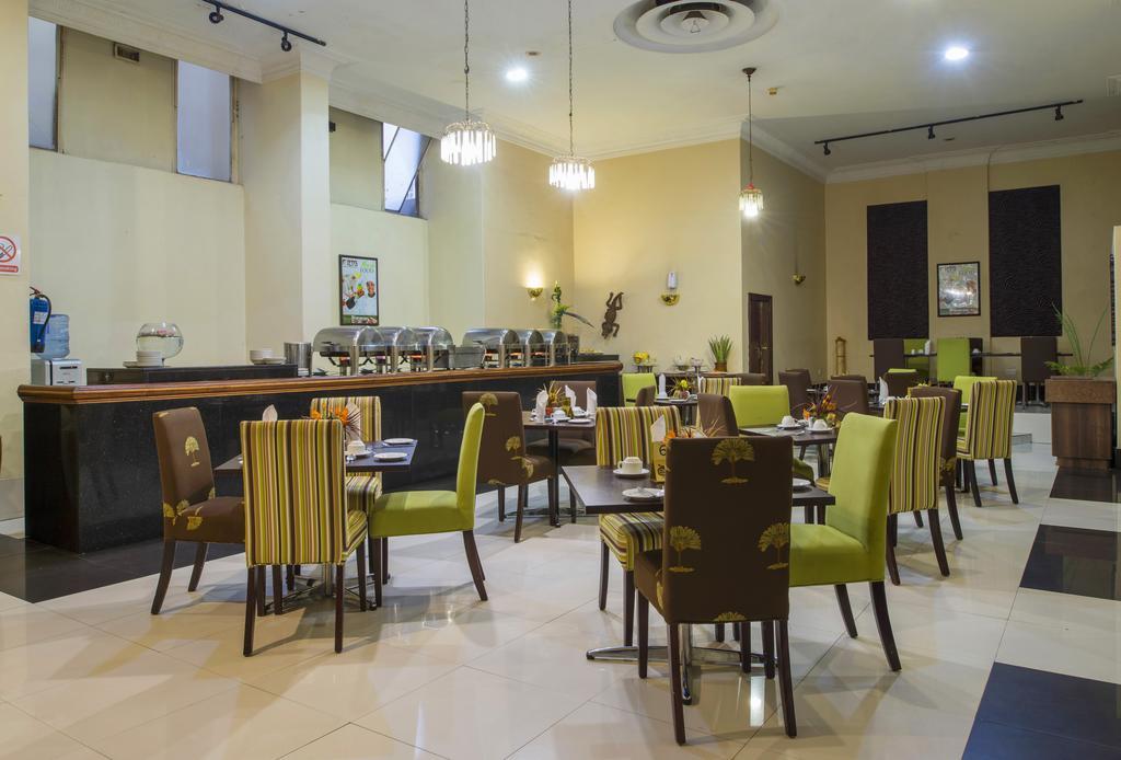 New Ambassador Hotel Harare Exterior foto